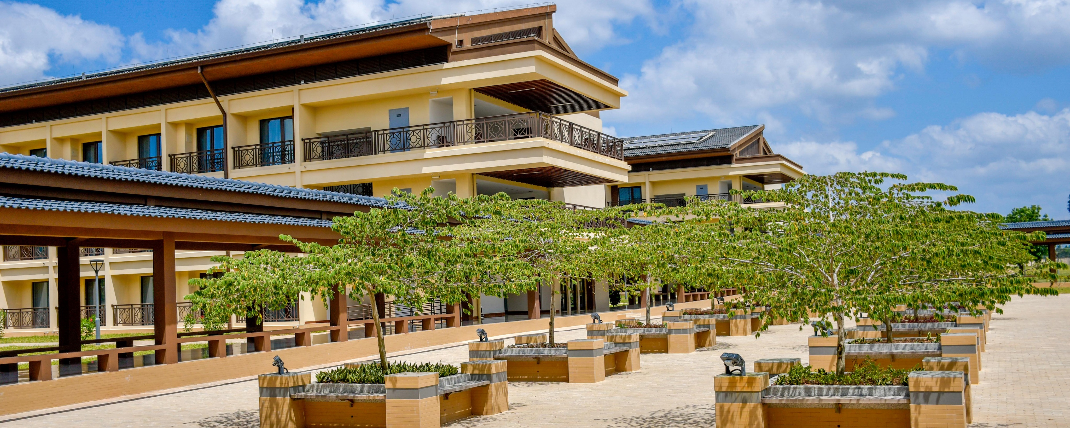 <p>MJNLS provides state-of-the-art conference facilities, accommodating up to 600 people, with integrated virtual meeting capabilities. These facilities are equipped with modern audiovisual technology and high-speed internet, enabling seamless virtual participation for remote attendees, making them ideal for hybrid events</p>